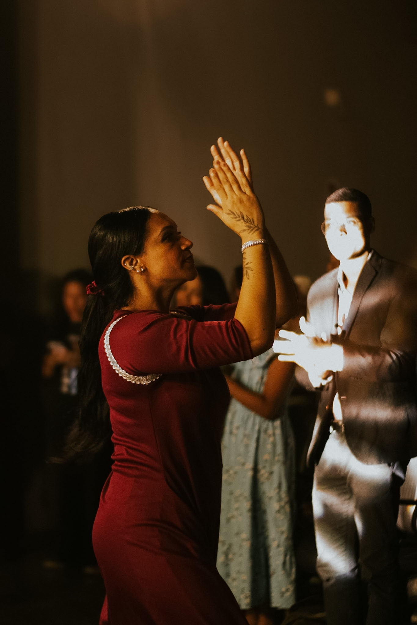 Momento de adoração na igreja